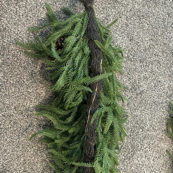 Martha Stewart Real Touch 6FT Garland with Pine Cones - Picture 4 of 4